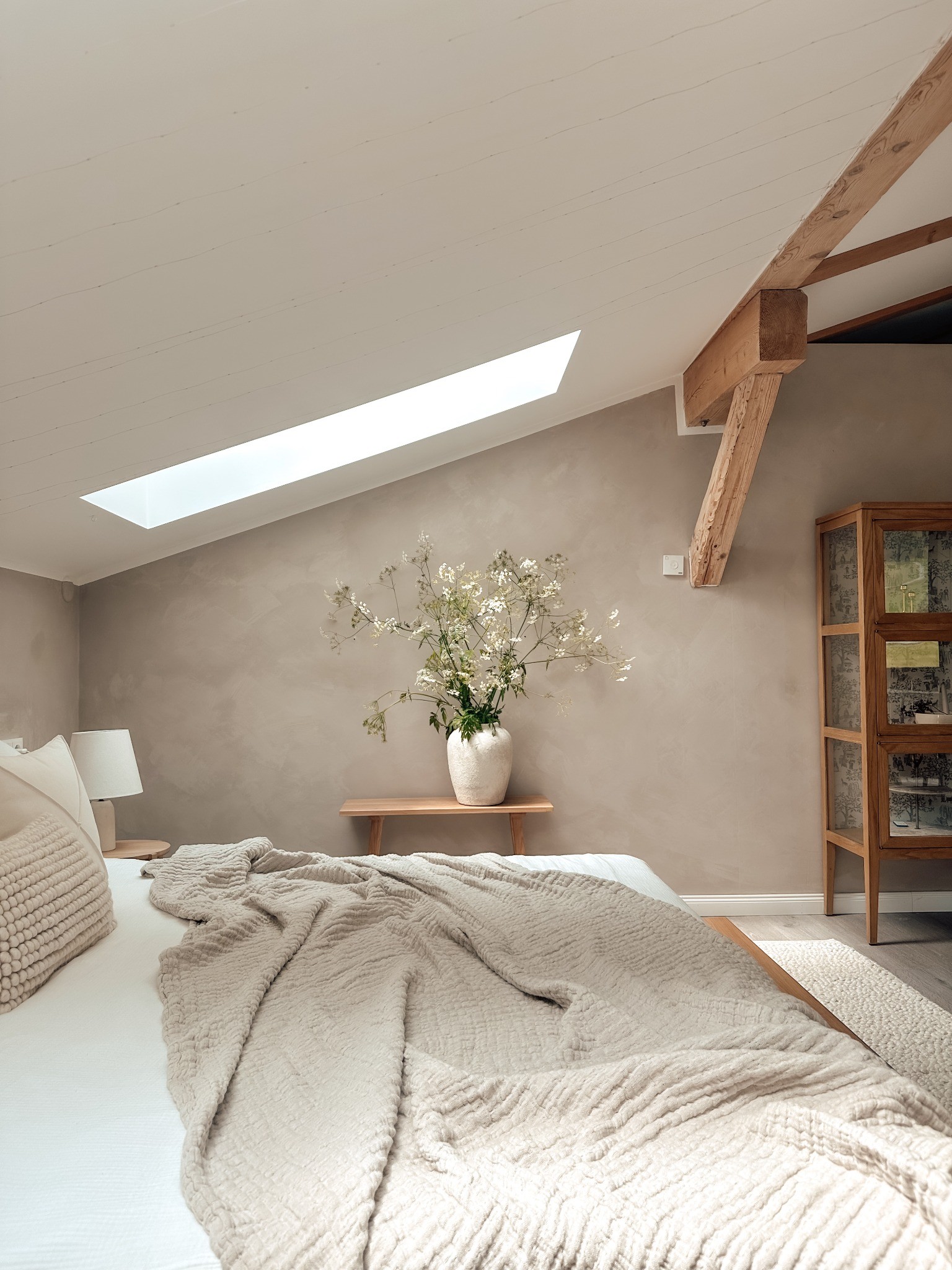 Schlafzimmer in Naturtönen
